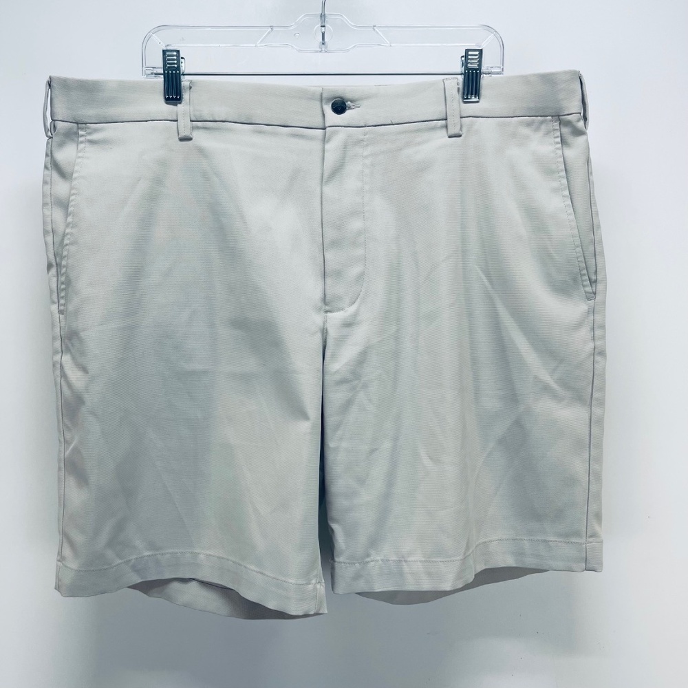 Callaway Shorts Size 40 Men’s Golf Flat Front Beige 100% Polyester
